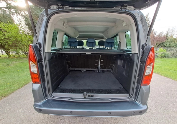 Citroen Berlingo cena 36900 przebieg: 121484, rok produkcji 2017 z Poznań małe 277